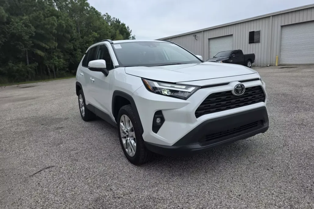 2025 Toyota RAV4 XLE Premium photo 1