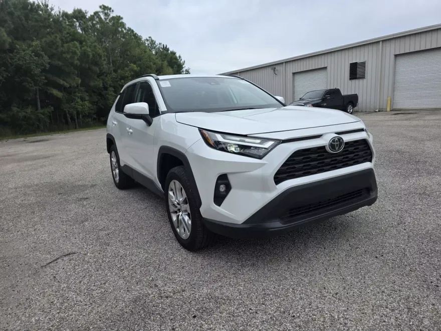 2025 Toyota RAV4 XLE Premium photo 1