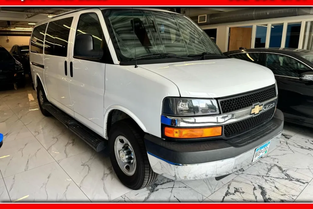 2016 Chevrolet Express Passenger photo 1