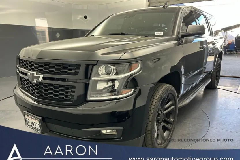 2019 Chevrolet Suburban LT photo 1