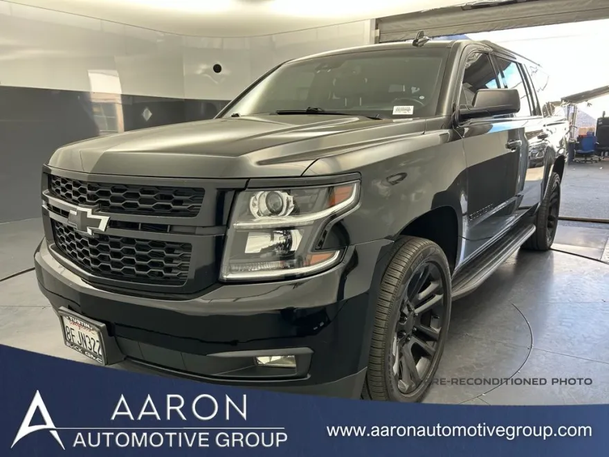 2019 Chevrolet Suburban LT photo 1