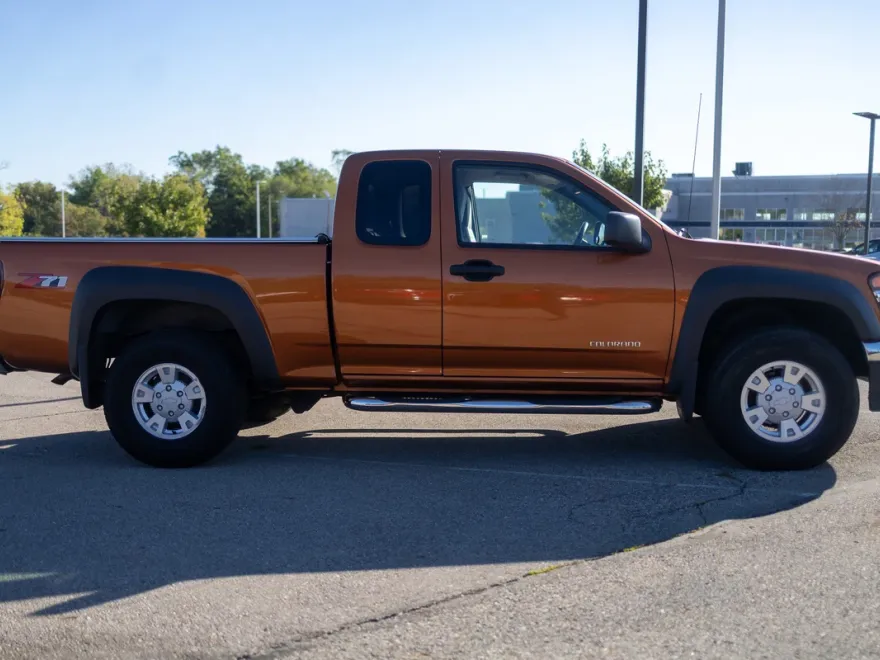 2005 Chevrolet Colorado LS photo 1