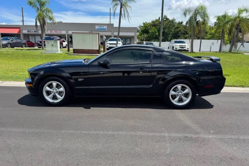 2007 Ford Mustang GT Deluxe photo 1