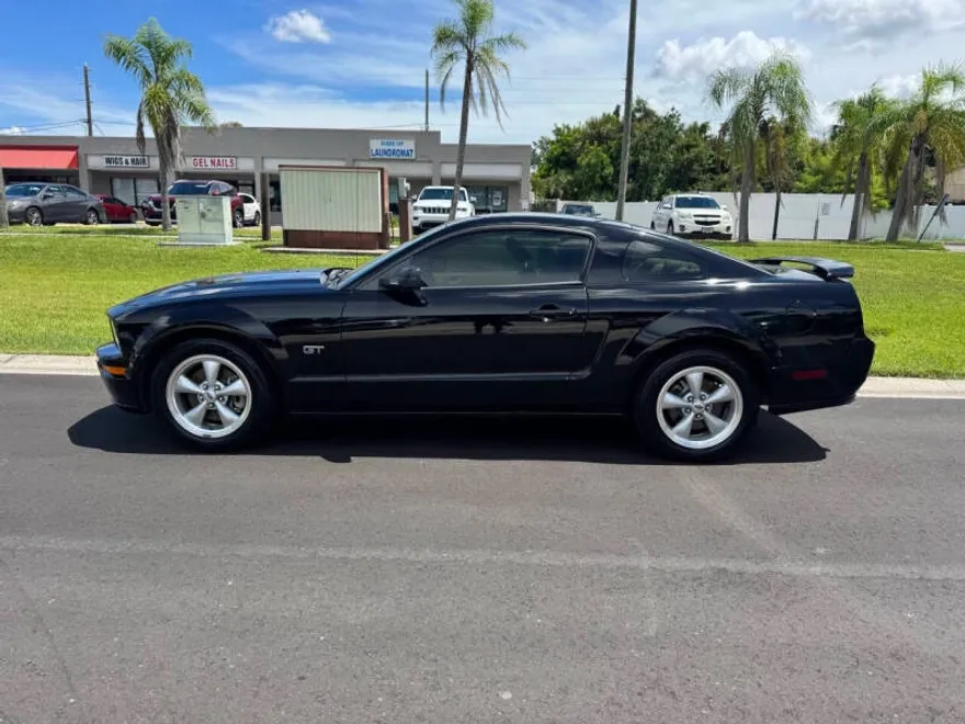 2007 Ford Mustang GT Deluxe photo 1