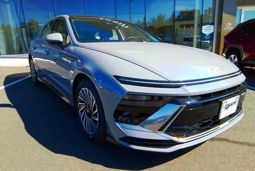 2026 Hyundai Sonata Hybrid SEL photo 1