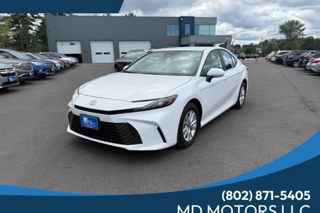 2025 Toyota Camry LE photo 1