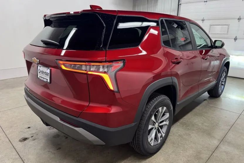 2026 Chevrolet Equinox LT photo 1