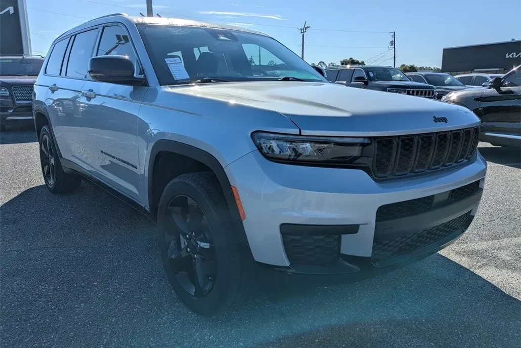 2022 Jeep Grand Cherokee Altitude photo 1