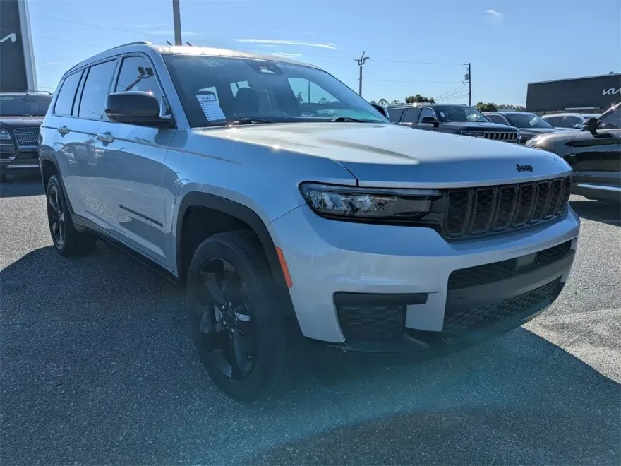2022 Jeep Grand Cherokee Altitude photo 1
