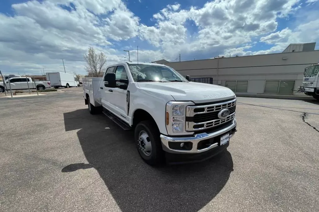 2025 Ford F-350 photo 1