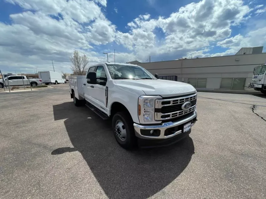 2025 Ford F-350 photo 1