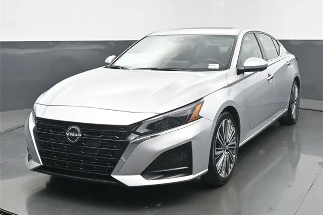 2023 Nissan Altima 2.5 SL photo 1