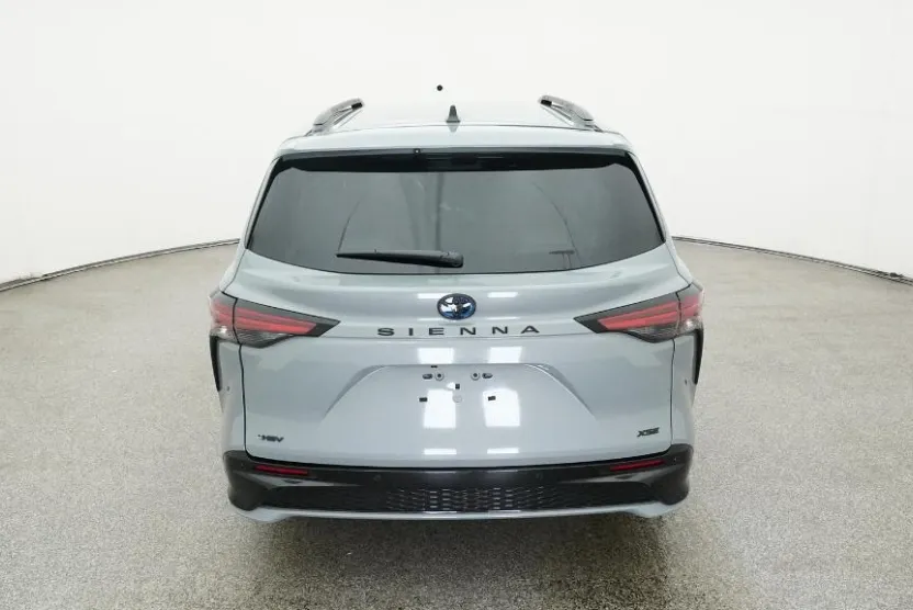 2025 Toyota Sienna XSE photo 1