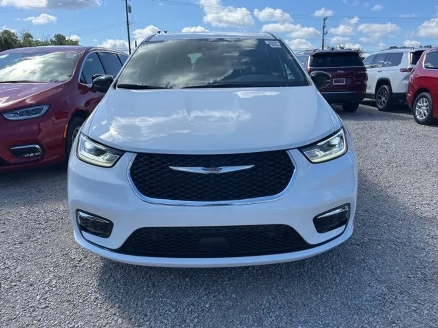 2026 Chrysler Pacifica photo 1