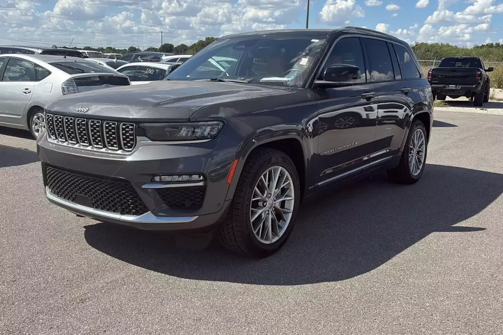 2023 Jeep Grand Cherokee Summit photo 1