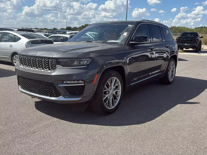 2023 Jeep Grand Cherokee Summit photo 1