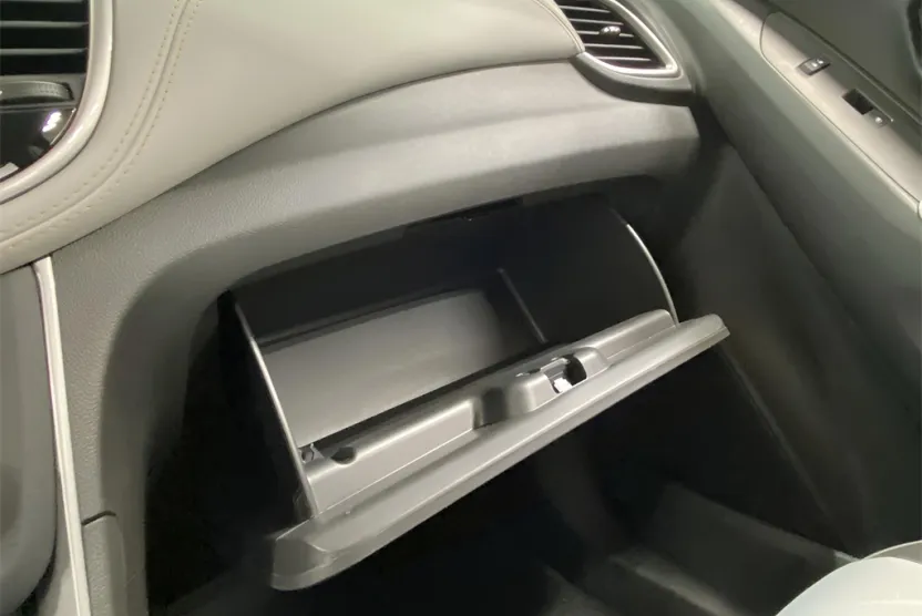 2022 Chevrolet Trax LT photo 1