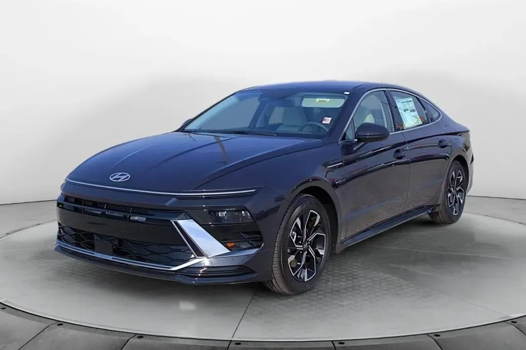 2025 Hyundai Sonata SEL photo 1