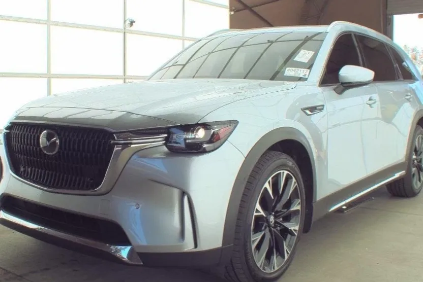 2024 Mazda CX-90 Premium photo 1