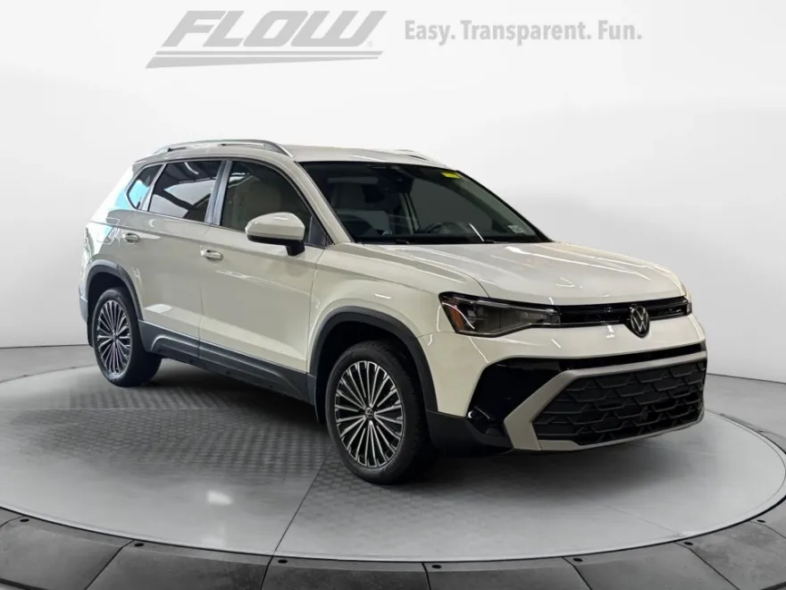 2025 Volkswagen Taos SE photo 1