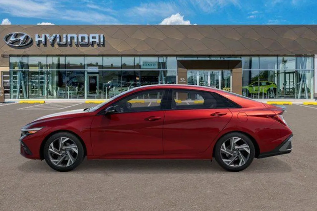 2025 Hyundai Elantra SEL Sport photo 1
