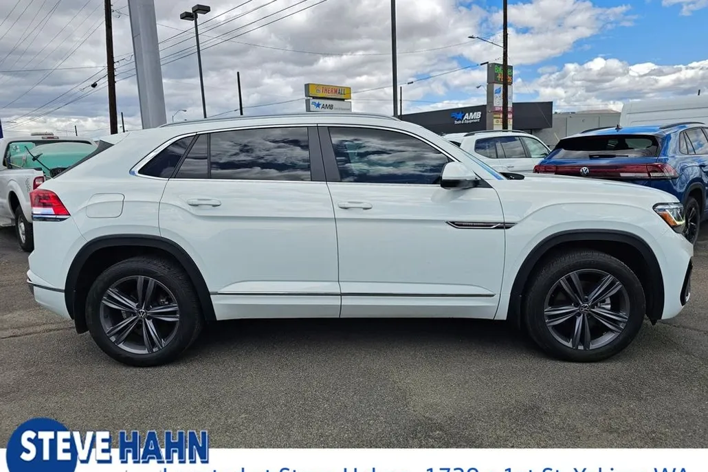 2022 Volkswagen Atlas Cross Sport SEL R-Line photo 1