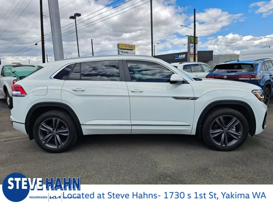 2022 Volkswagen Atlas Cross Sport SEL R-Line photo 1