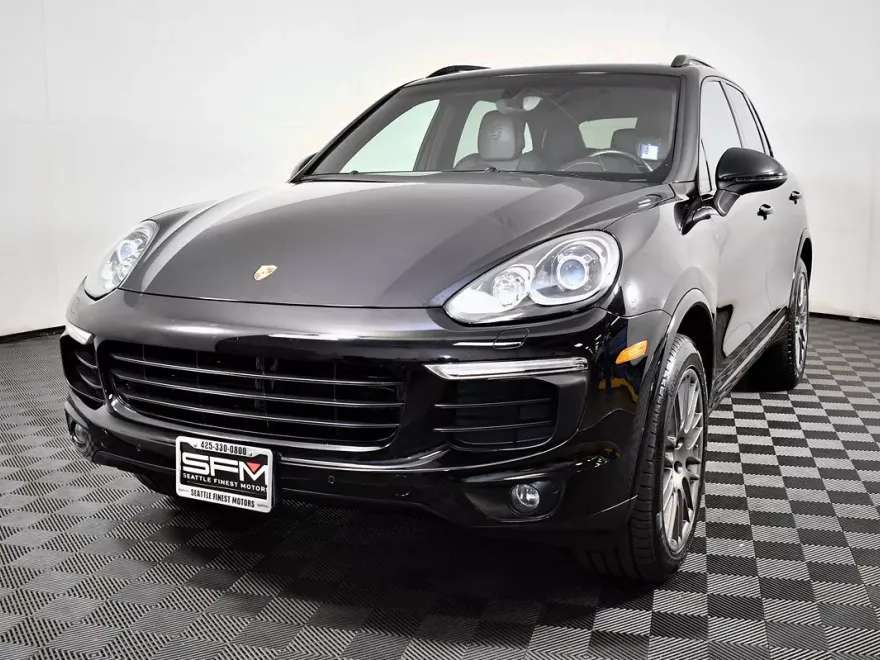2017 Porsche Cayenne Platinum Edition photo 1