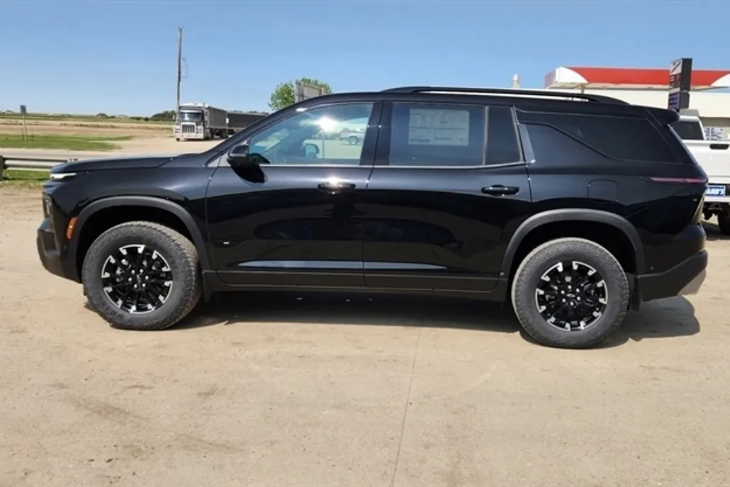 2025 Chevrolet Traverse Z71 photo 1