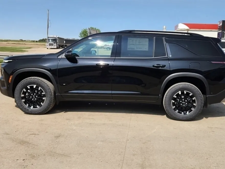 2025 Chevrolet Traverse Z71 photo 1