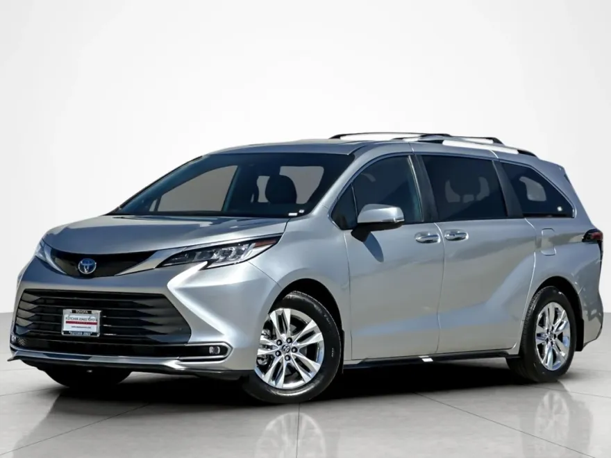 2025 Toyota Sienna Limited photo 1