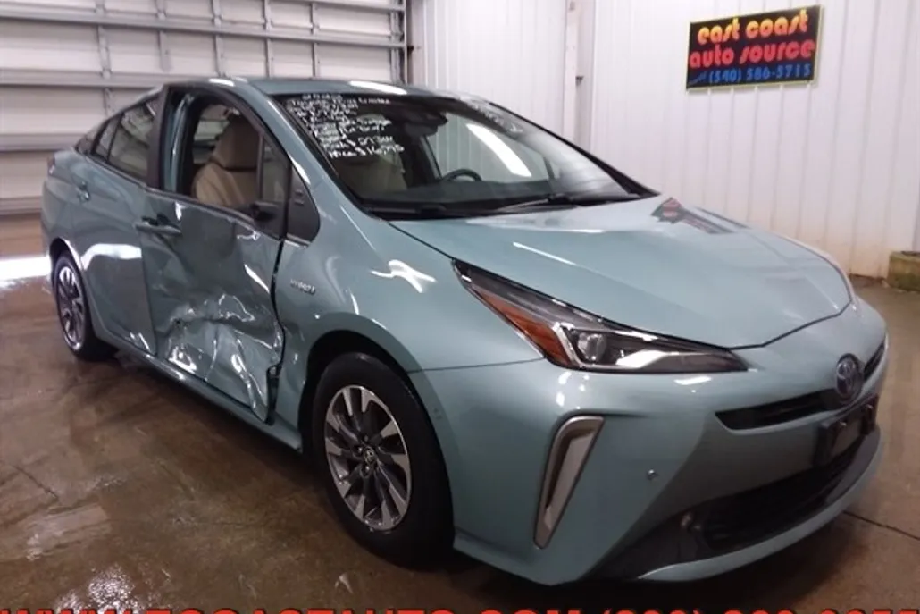 2022 Toyota Prius LE photo 1