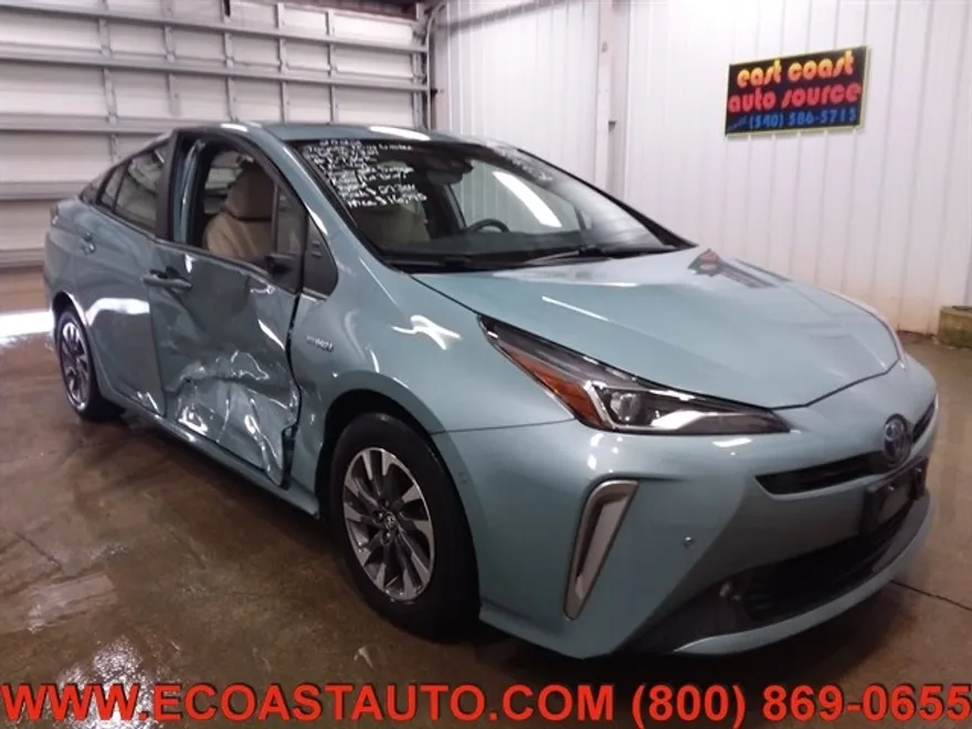 2022 Toyota Prius LE photo 1