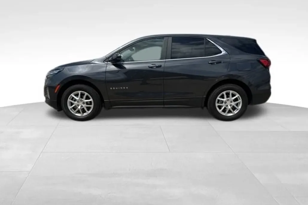 2023 Chevrolet Equinox LT photo 1