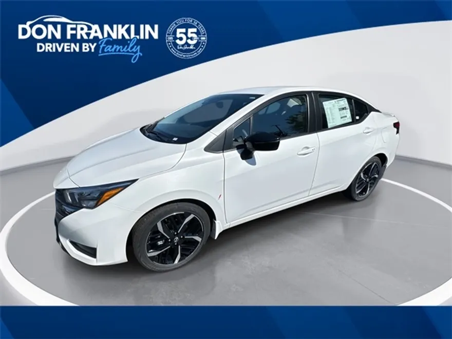 2025 Nissan Versa 1.6 SR photo 1