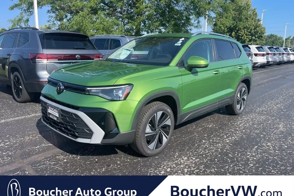 2025 Volkswagen Taos SE photo 1