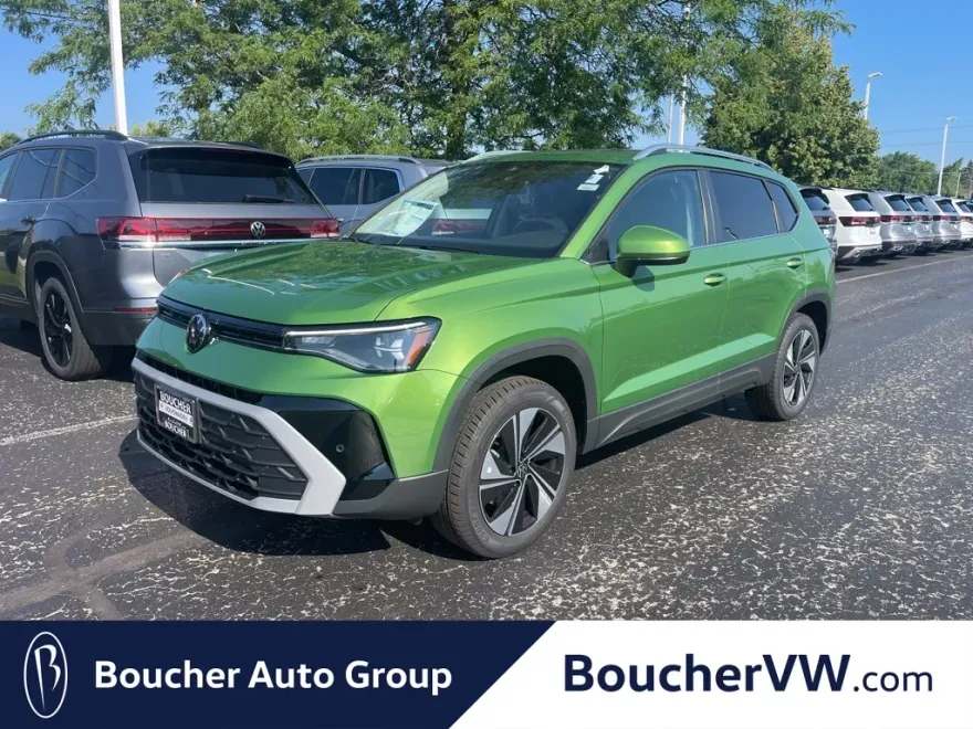 2025 Volkswagen Taos SE photo 1