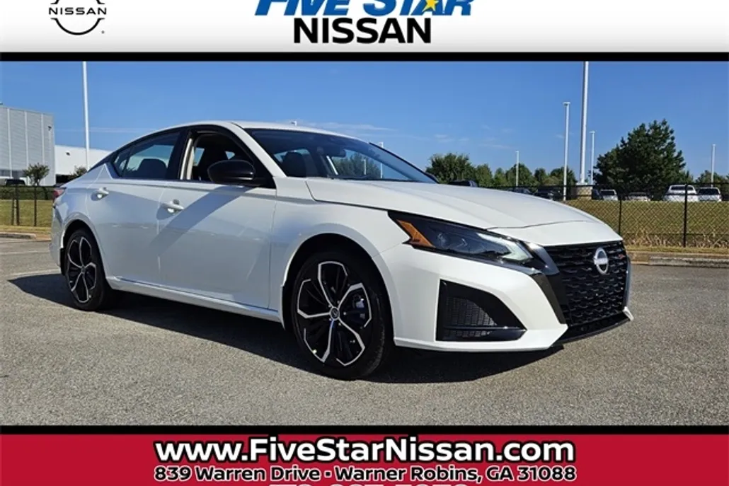 2025 Nissan Altima 2.5 SR photo 1