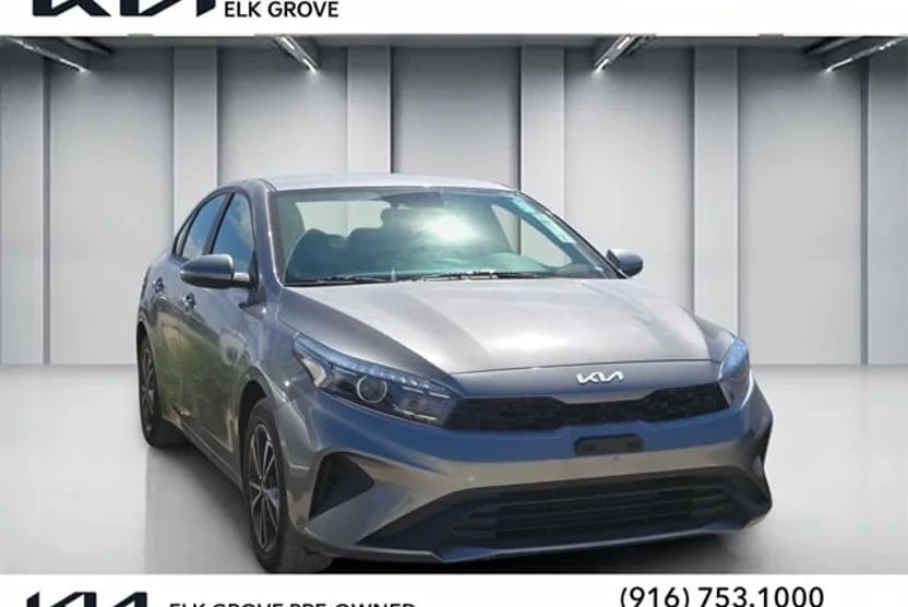 2023 Kia Forte LXS photo 1