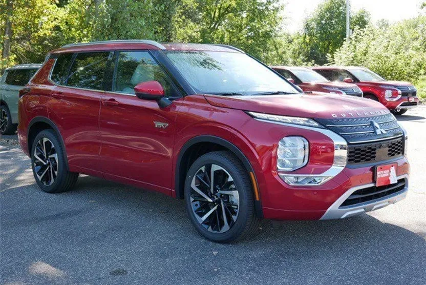 2025 Mitsubishi Outlander PHEV SEL photo 1