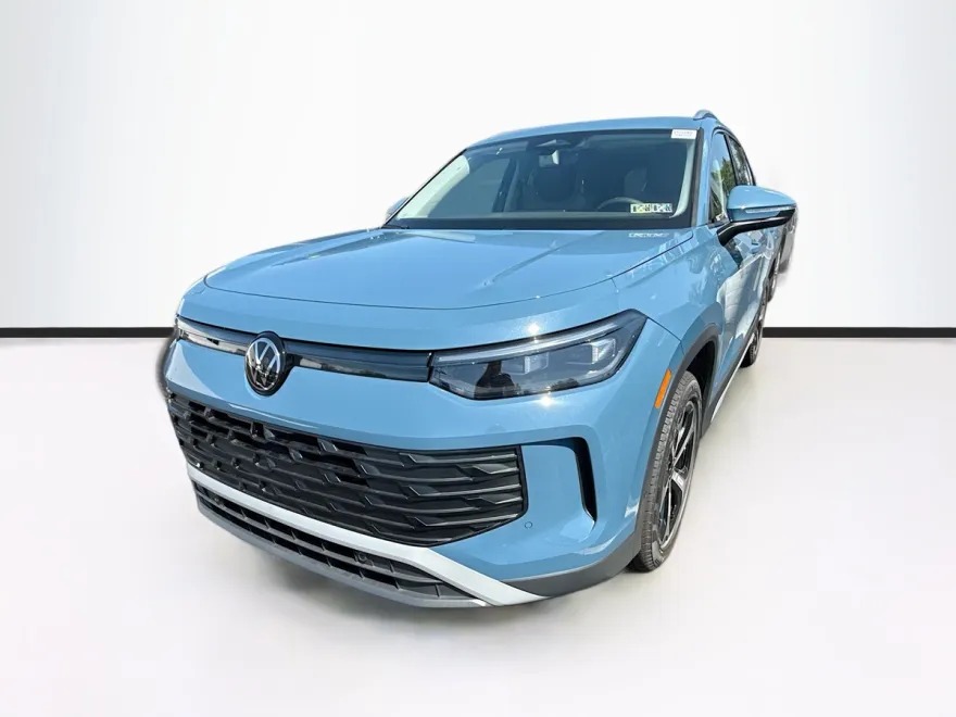 2025 Volkswagen Tiguan SE photo 1