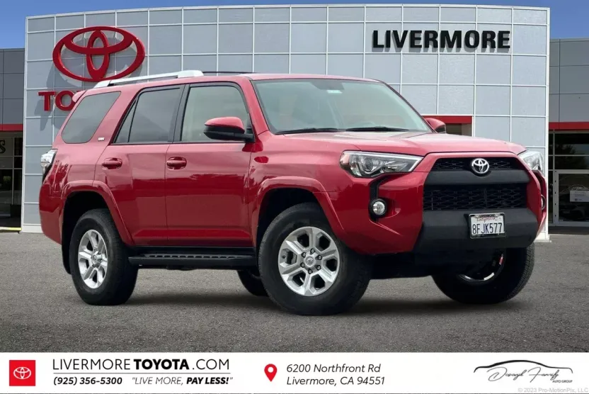 2018 Toyota 4Runner SR5 photo 1
