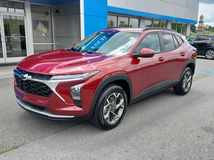2025 Chevrolet Trax LT photo 1