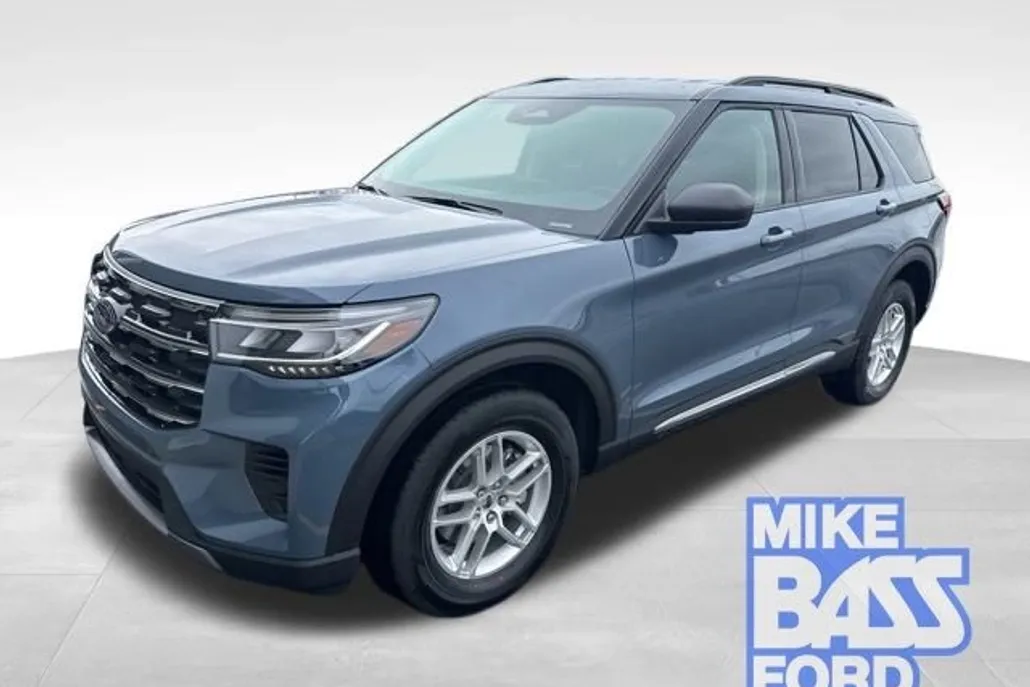 2025 Ford Explorer photo 1