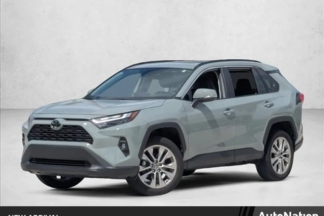 2023 Toyota RAV4 XLE Premium photo 1