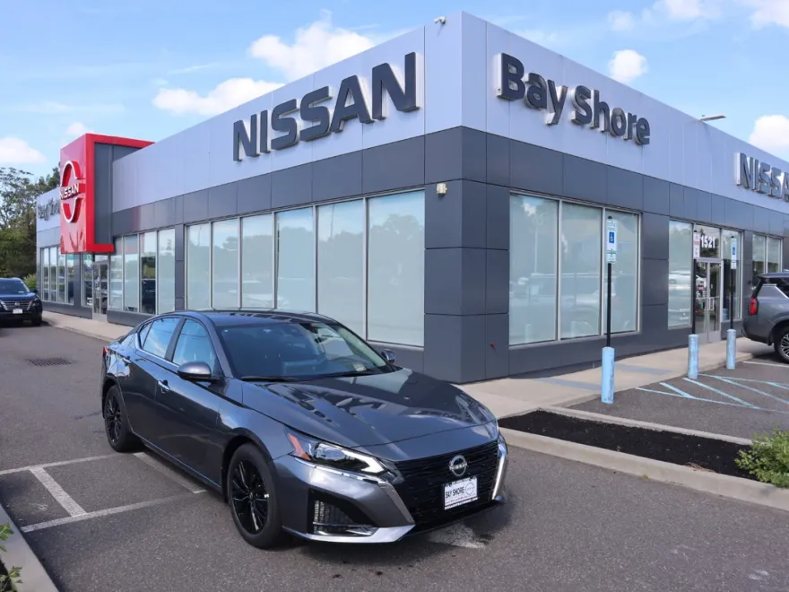 2025 Nissan Altima SV photo 1
