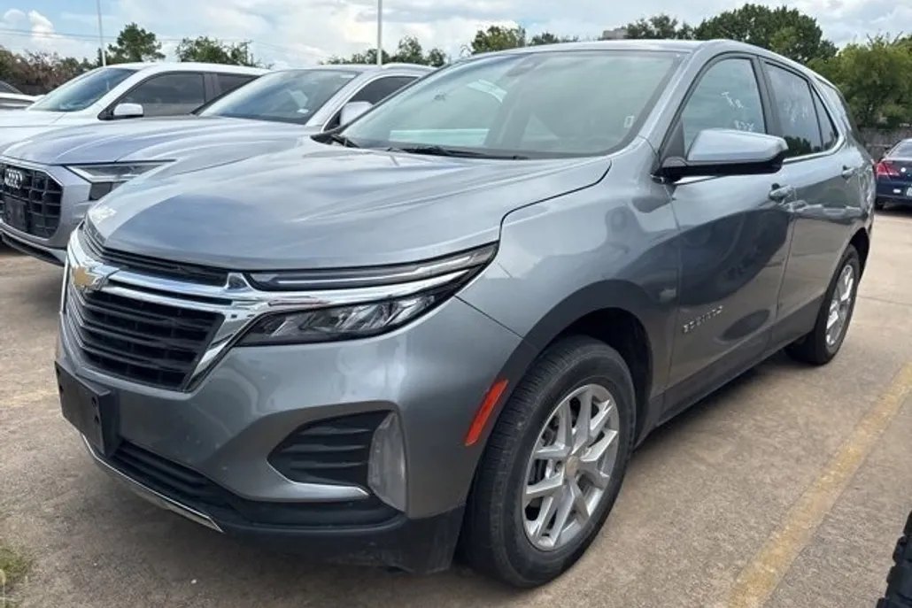 2023 Chevrolet Equinox LT photo 1