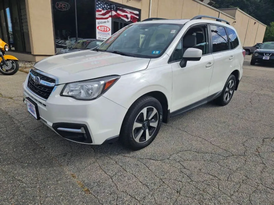 2017 Subaru Forester 2.5i Premium photo 1