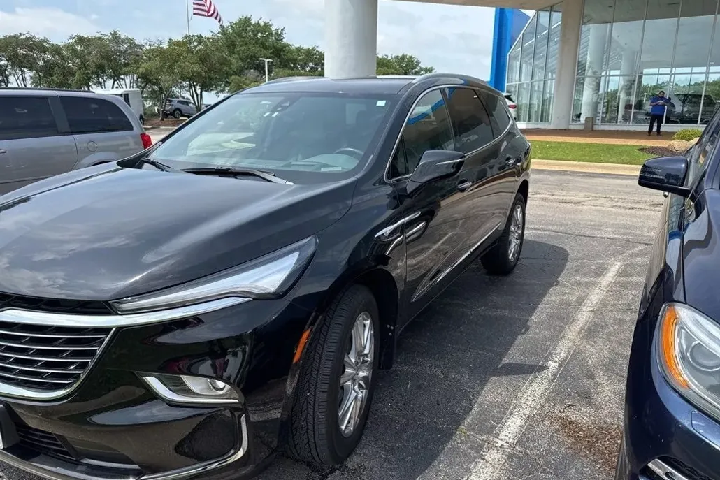 2023 Buick Enclave Premium photo 1