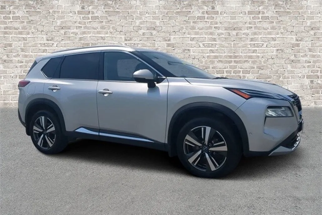 2023 Nissan Rogue Platinum photo 1